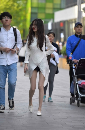 苗条高挑丝袜姑娘