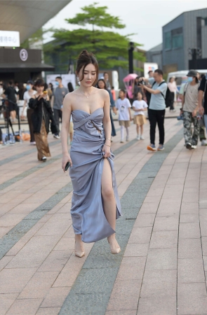 气质长裙女孩儿