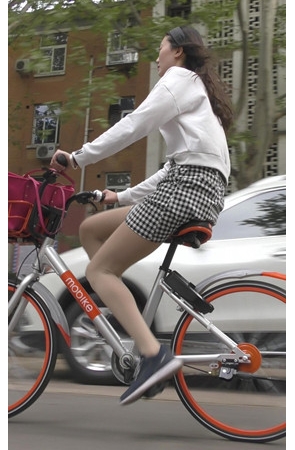 单车上的肉丝美女