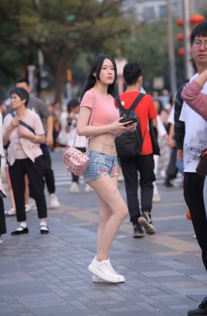 等人的美女热裤