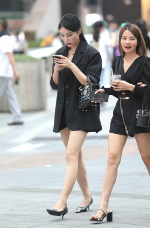 街拍玉足高跟shaofu