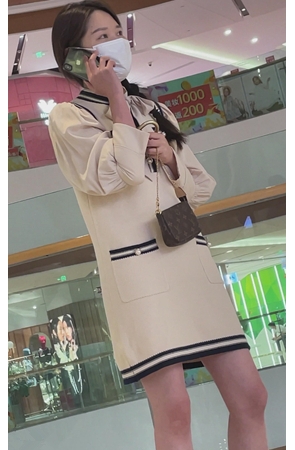 打电话的小姐姐