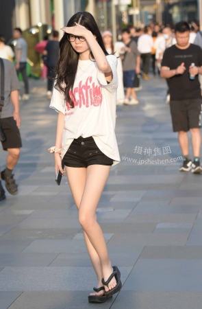 2369-8=62√纤细美腿，邻居女孩 12P