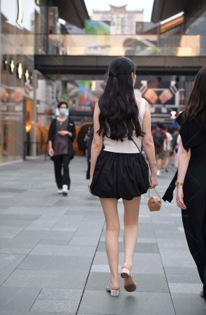 打扮精致的美丽小仙女