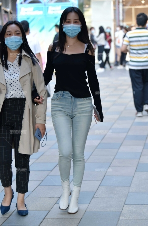 款款而来牛仔裤美女