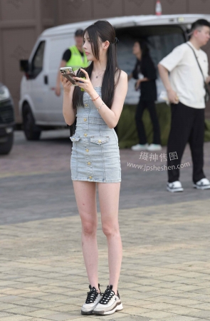 23623-28=86/美腿闺蜜 15P