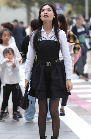 街拍黑丝少妇-13p