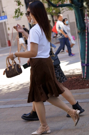 晚上也来一帖街拍丝袜