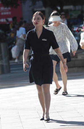 肉丝街拍高跟OL