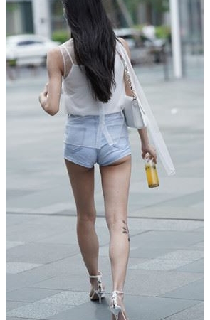 热裤月牙美女(79P)