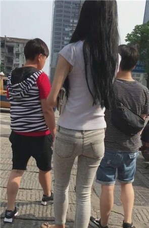 超紧身灰牛美腿性感小学妹 [2.16 GB]