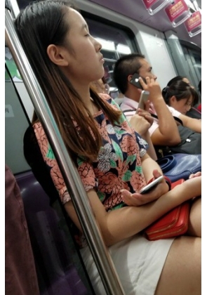 4K – 街拍地铁上的人字拖姑娘 [434 MB/MP4]