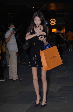 比筷子还细的腿/231130-6-76 14P