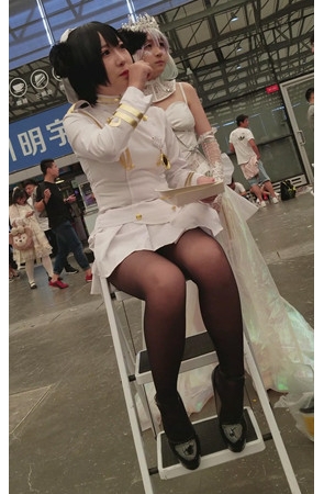 黑丝白裙coplay妹子