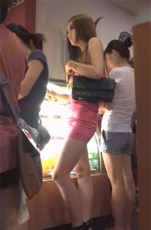 性感的红色包臀裙露背装美女