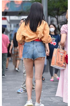 热裤月牙小姐姐(70P)