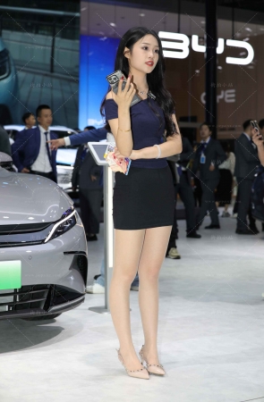 介绍车子的性感丝腿主播