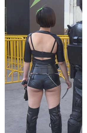 漫展丰满皮裤月牙美女