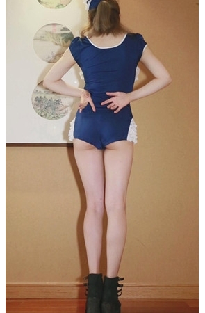 蓝色紧身套装月牙美女[438M/MP4]