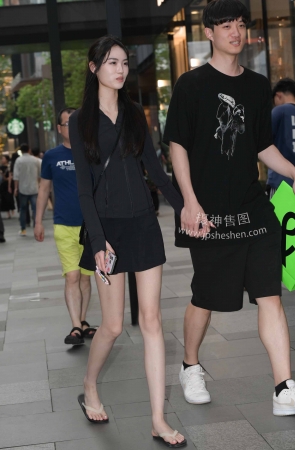 23515-8=88√好美的白皙√筷子腿 17P