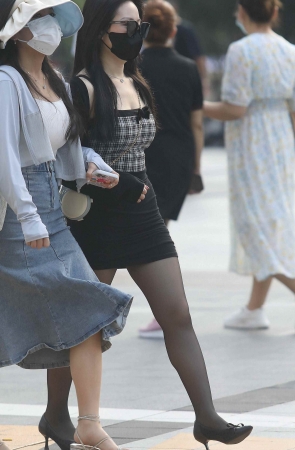 【珏一笑而过】诱惑黑丝街拍高跟