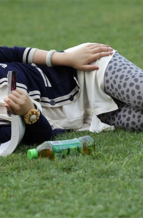 No1375 又到草坪丰收日，非人美足靓不发