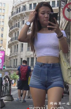 4k-街拍身材超棒的高腰牛仔短裤美眉 [1.65 GB]