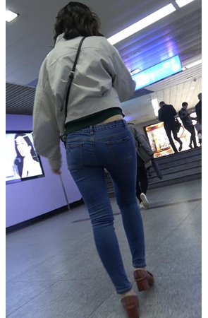 蓝牛紧身裤妹子