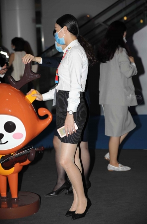 酒 店xiao shou肉 丝高 跟穿了一天