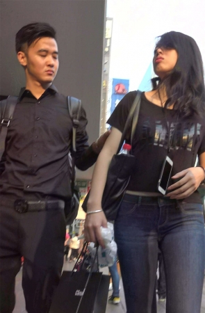 性感紧身牛仔裤美女姐姐1