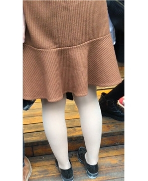 街拍美裙白丝袜漂亮MM