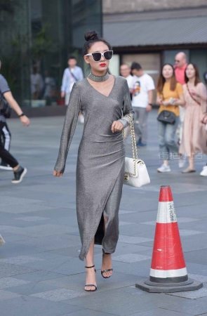 搭讪街拍灰色长裙高挑时尚女神