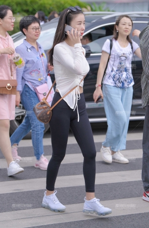 XING感黑色紧身裤**