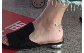 长裙淑女 [1.32 GB/avi]