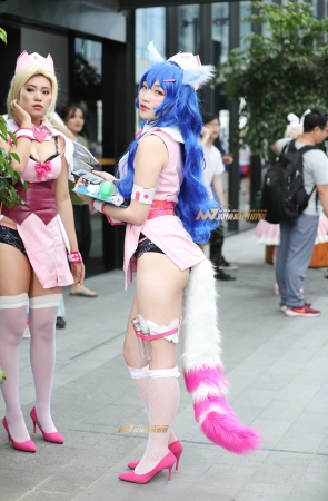 [辉辉赛贴]翘臀狐狸护士