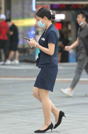 【珏一笑而过】诱惑肉丝街拍高跟OL