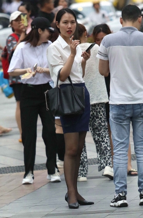 诱惑街拍黑丝高跟