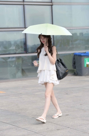 白裙白皙小姐姐