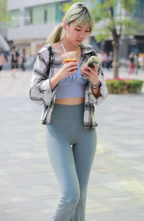 紧身瑜伽裤美女