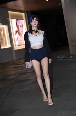 夜拍热牛小姐姐