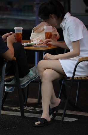 【街拍心灵】汽车销 售顾问街拍黑丝制服