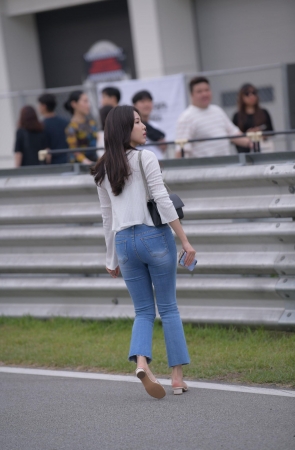 气质不错的美女街拍