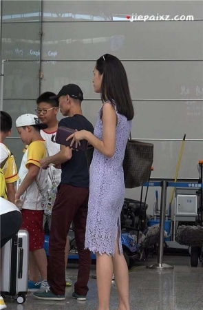 4K – 凉鞋 [2.96 GB/MP4]