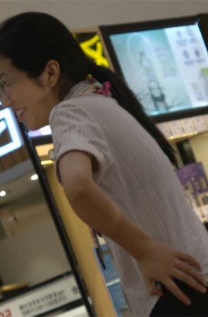 美女销售员的印花丝袜