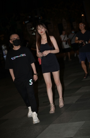 22812-14+107白皙美腿美女