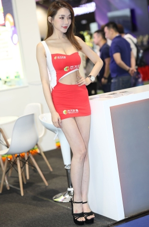 长腿包臀裙美模