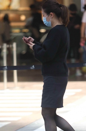 【珏一笑而过】诱惑黑丝街拍OL