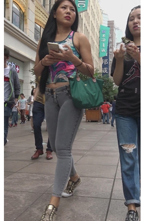 长发黑色紧牛妹子