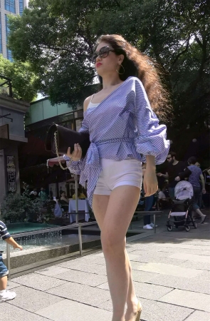 鱼嘴高跟美腿身材性感少妇