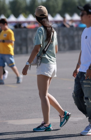 阳刚下肉丝美女